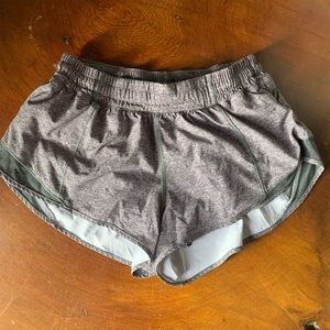 Lululemon Hotty Hot 2.5” shorts